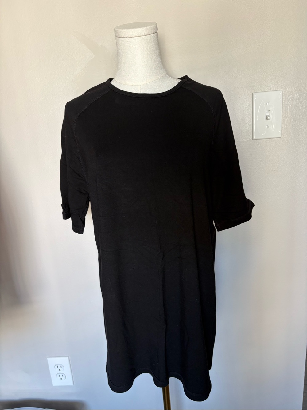 P'tula Black Short-Sleeve Crewneck Tee